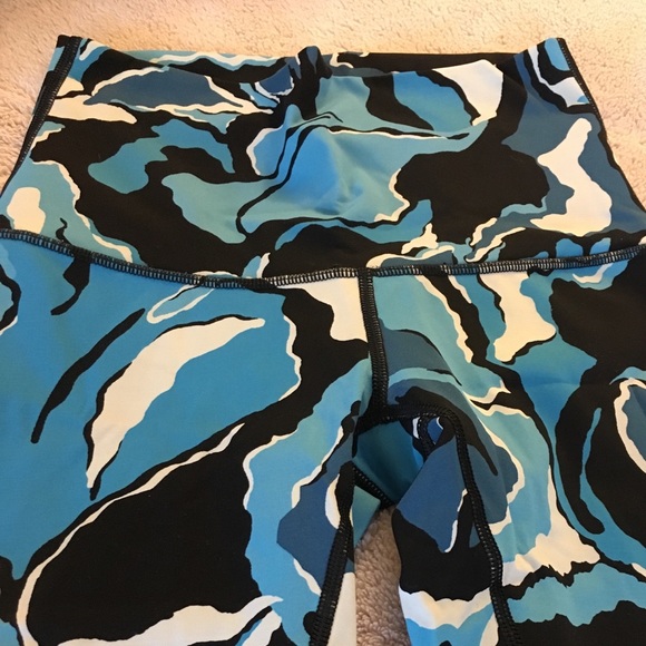 lululemon Wunder Under high waist size 4 legging - Picture 6 of 7